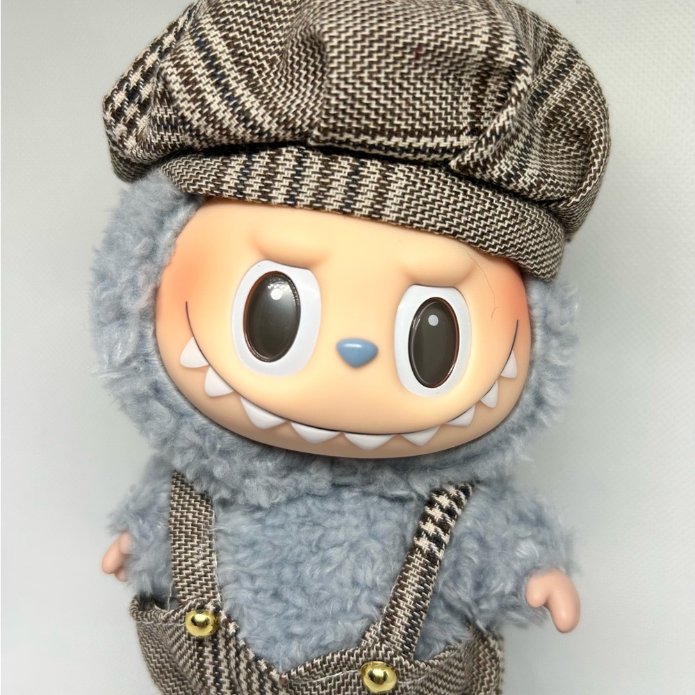 Charming Newsboy outfit for a standard Labubu